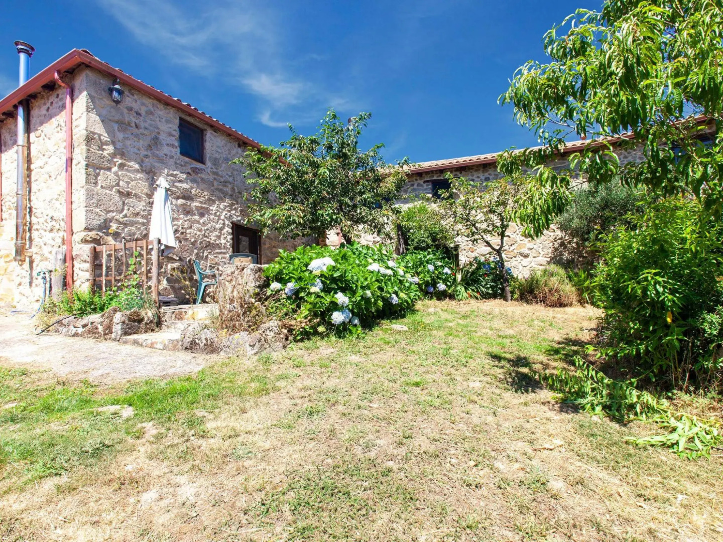 Traditional Apartment in Ribeira Sacra with Garden