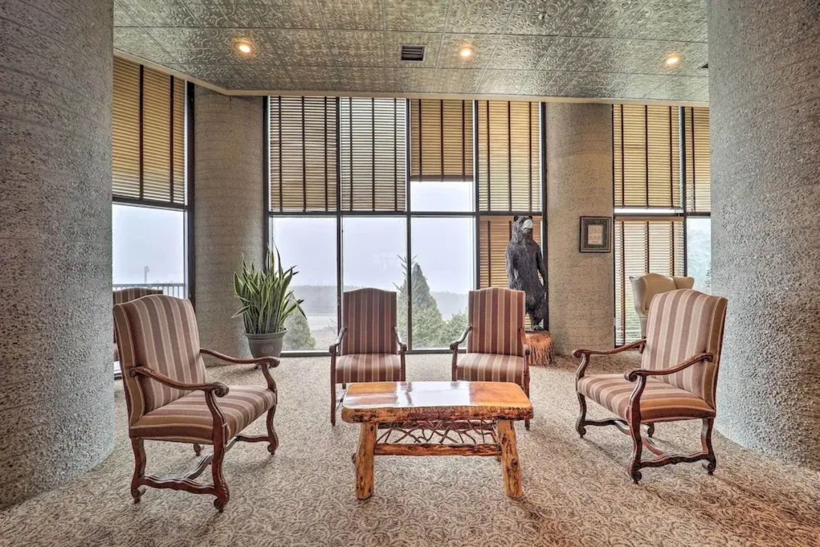 3 Mi to Skiing: Mtn-view Condo in Sugar Top Resort