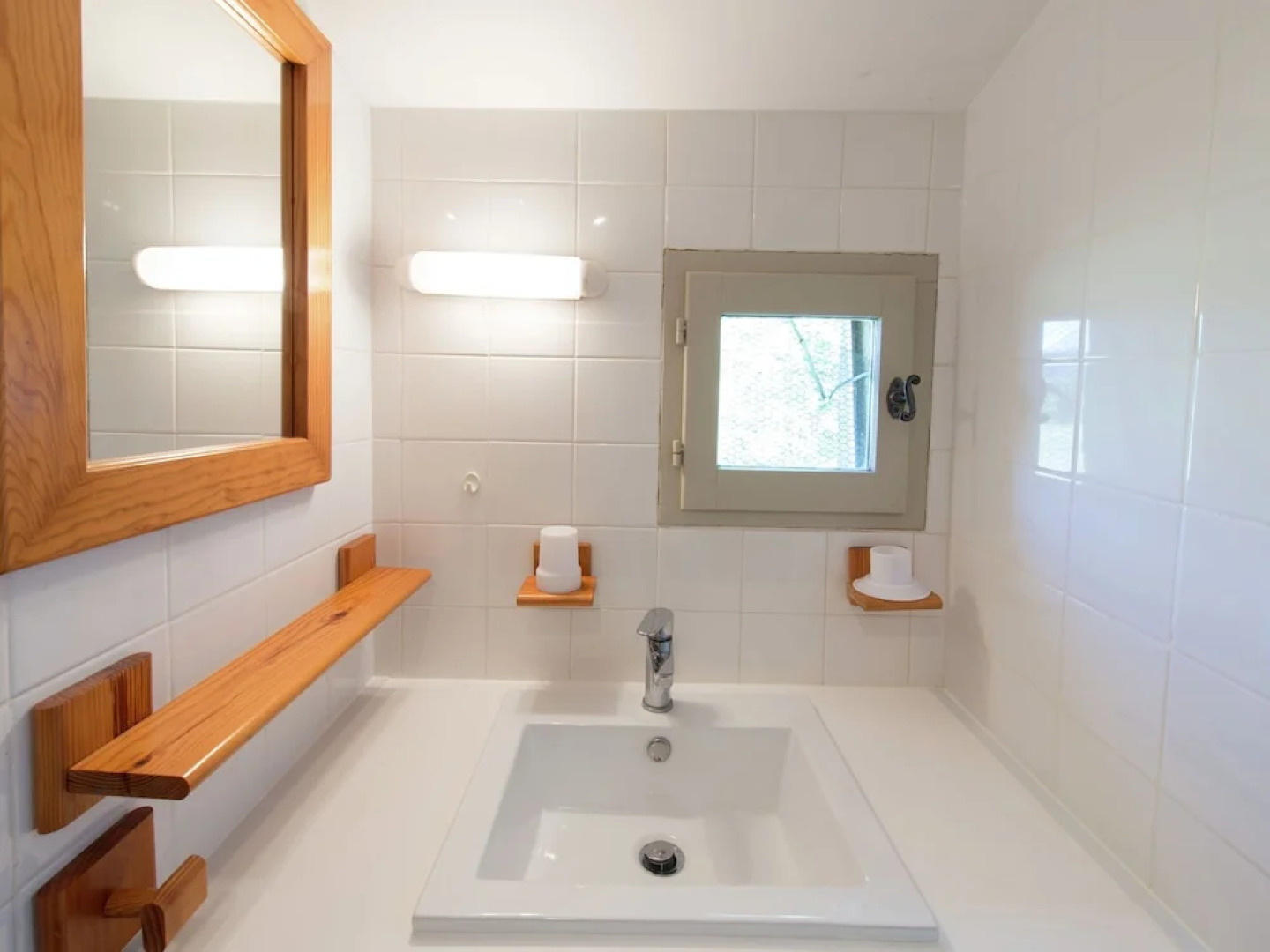 Lavish Apartment in Saint-clair With Balcony