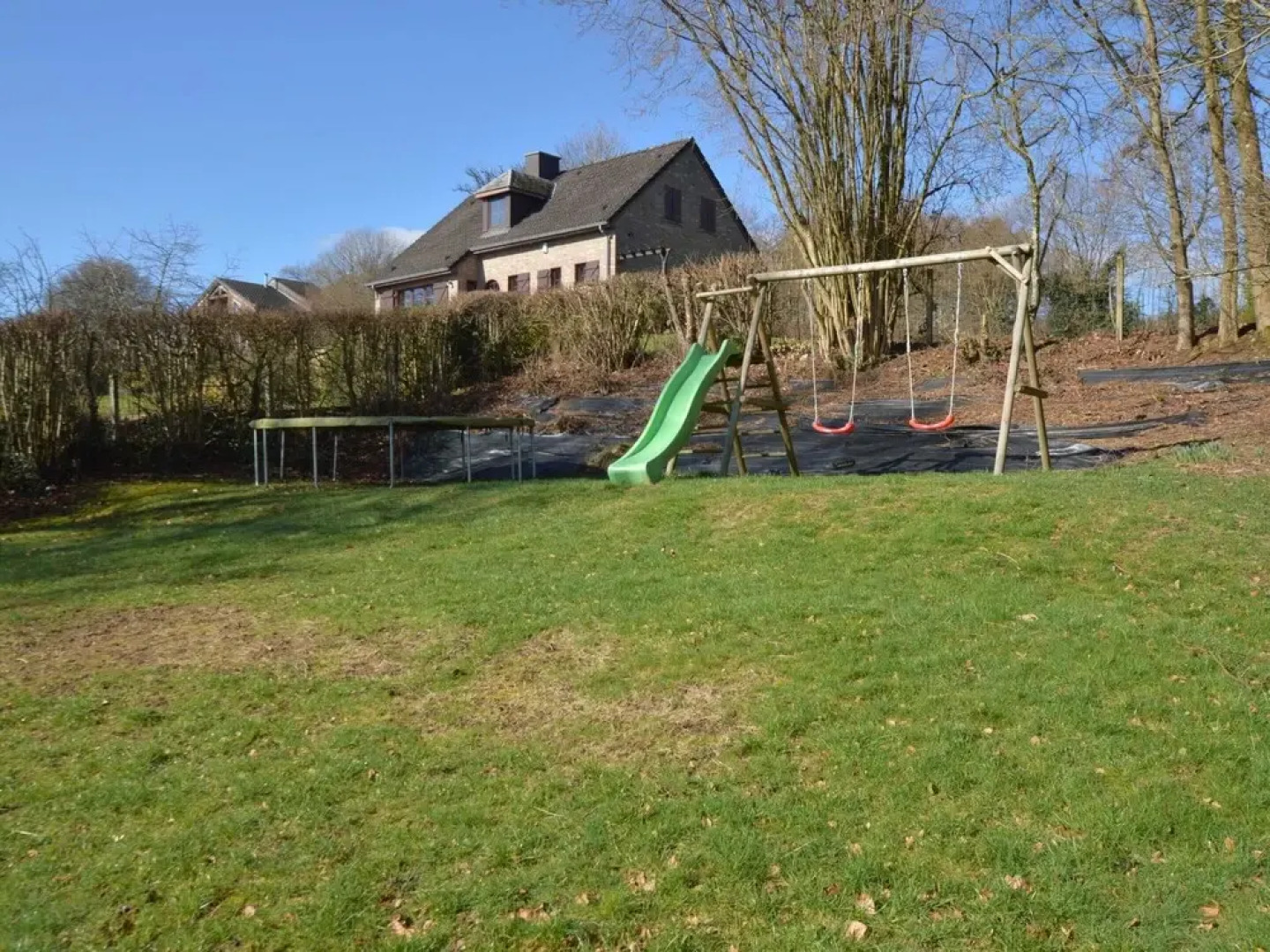 Modern Holiday Home with Jacuzzi and Sauna in Ardennes