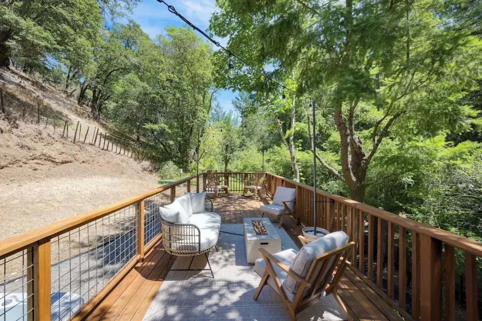 Mill Creek by Avantstay Modern Design, Patio, Hot Tub