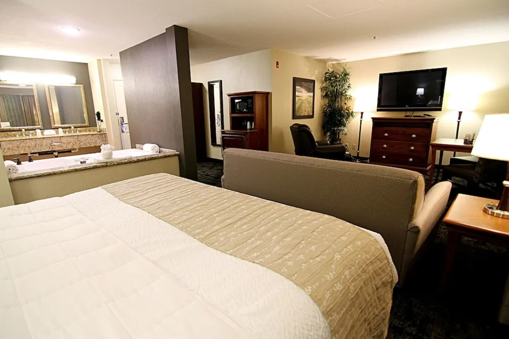 C'mon Inn Hotel & Suites