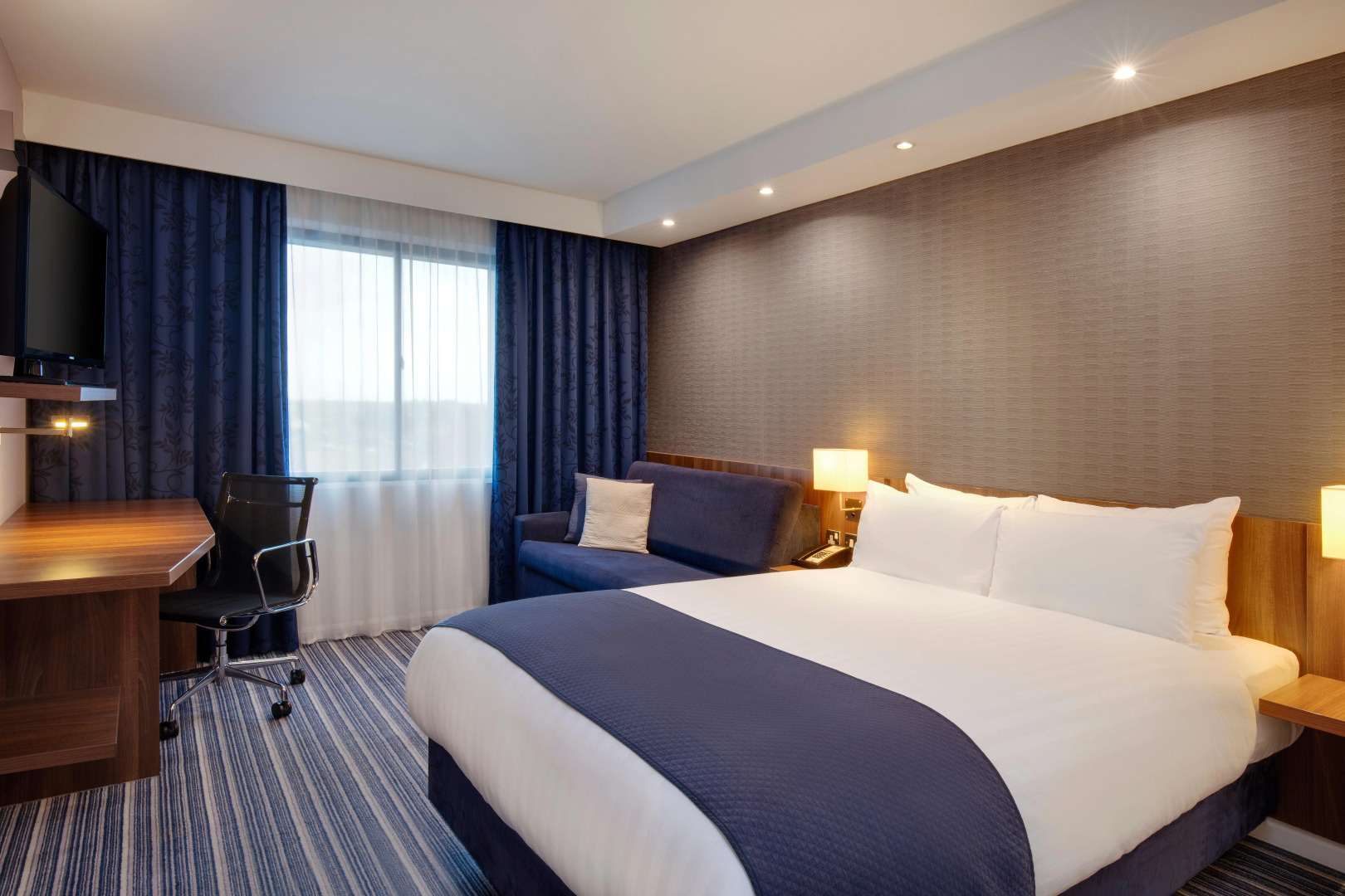 Holiday Inn Express London Heathrow T5 by IHG