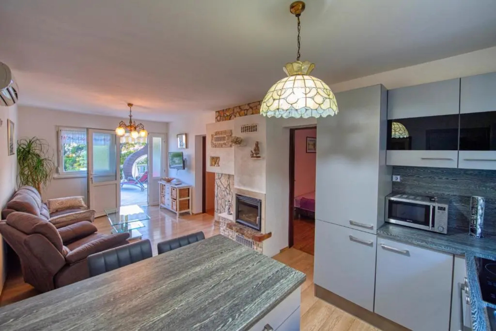 Poolicluded Holiday House Halic