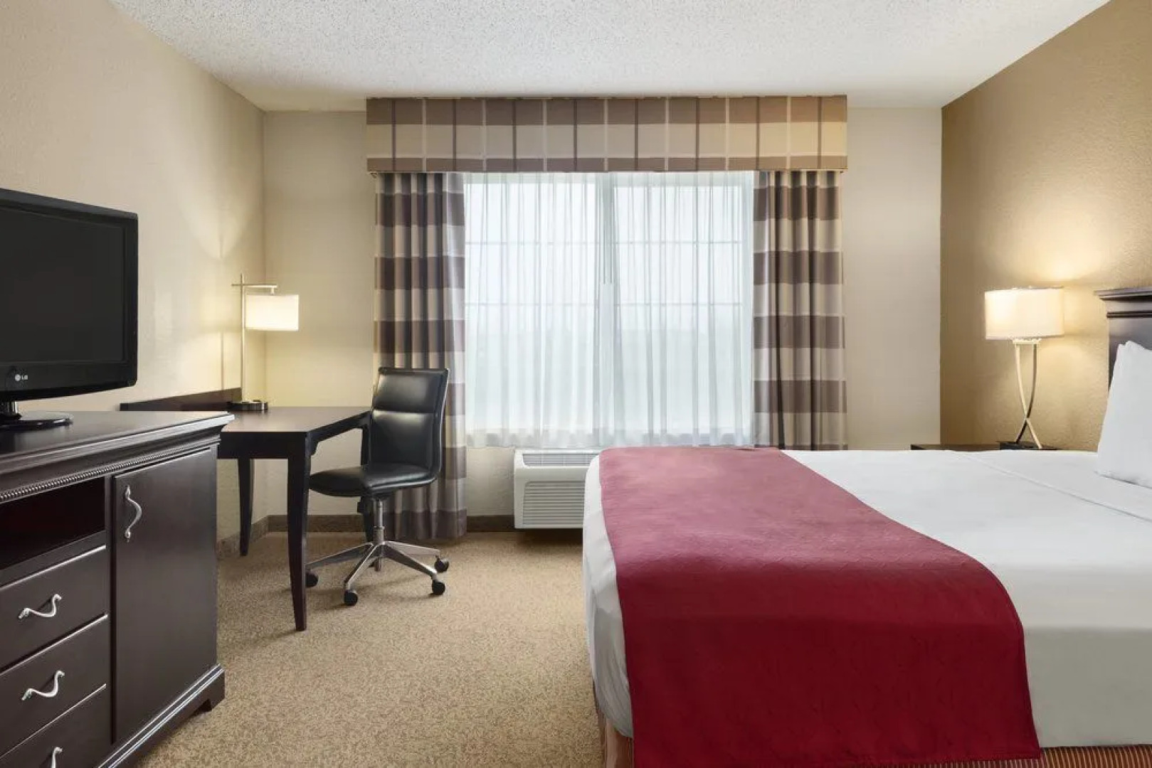 Country Inn & Suites By Carlson, West Bend, WI