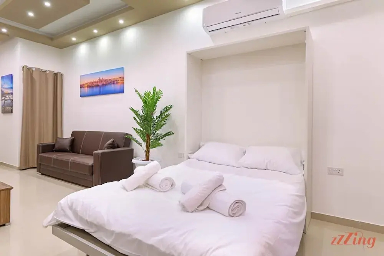 Gem Beachfront Apt With Amazing Bay and Sea Views