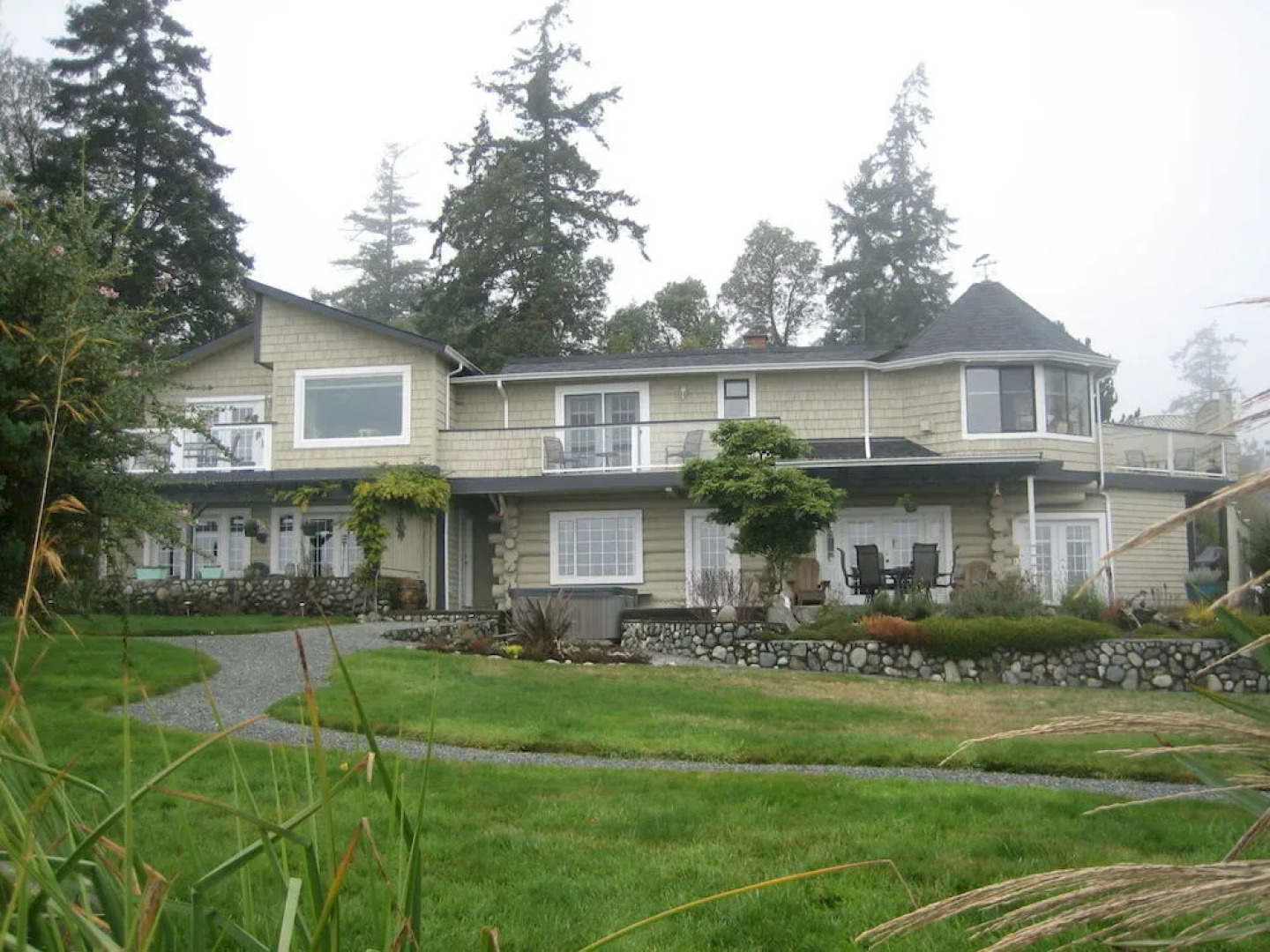 The Lodge at Weir's Beach