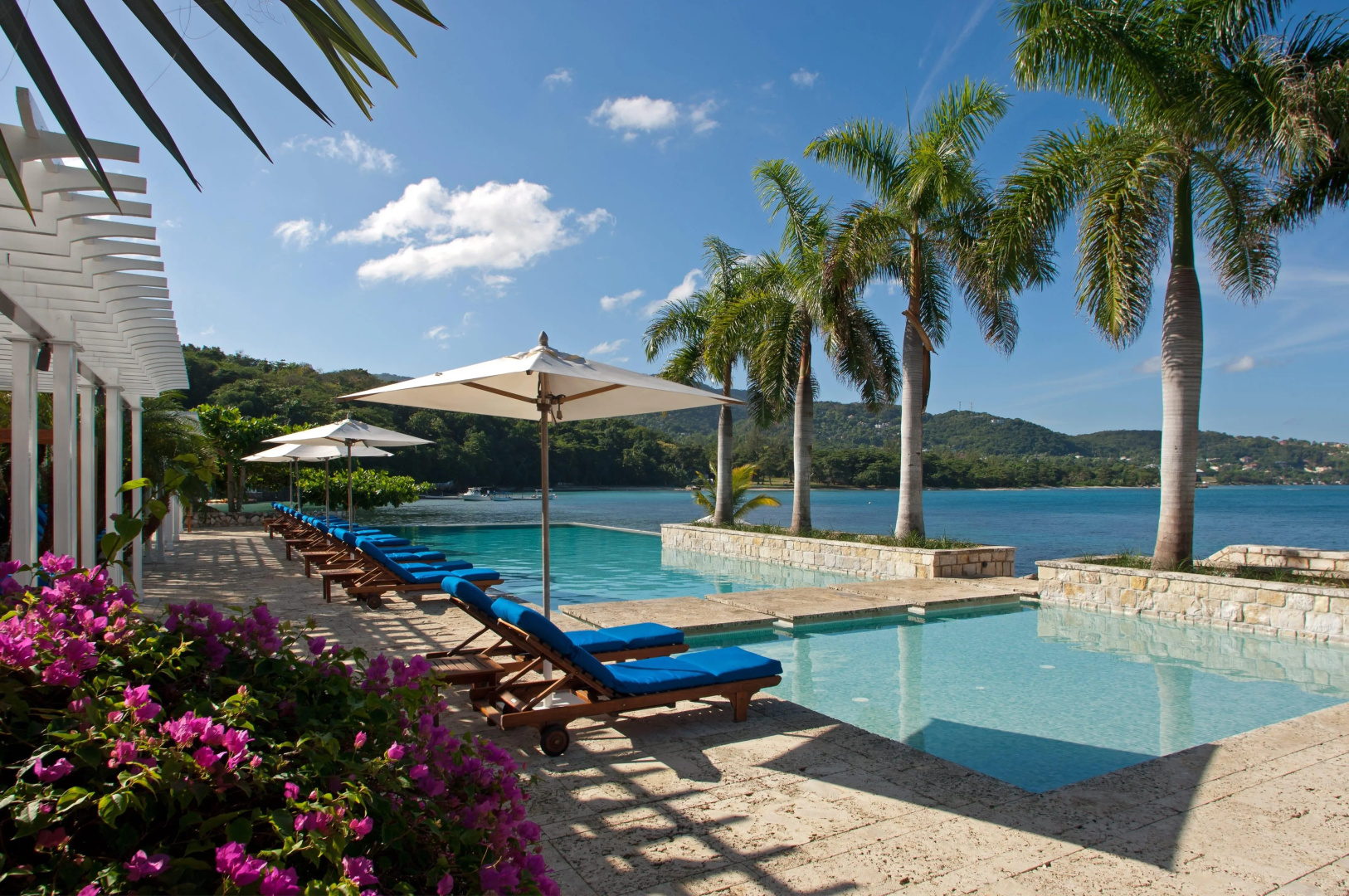 Round Hill Hotel And Villas