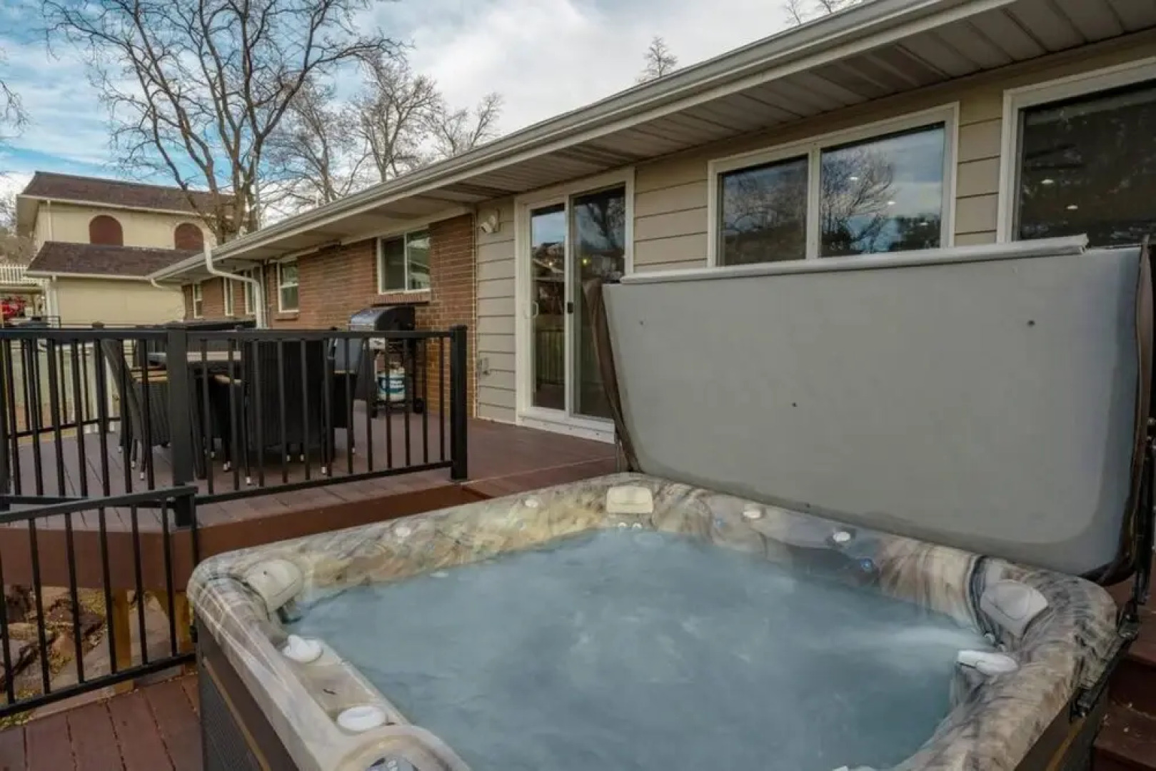 Mountain view Home Spacious Hot Tub Accessible