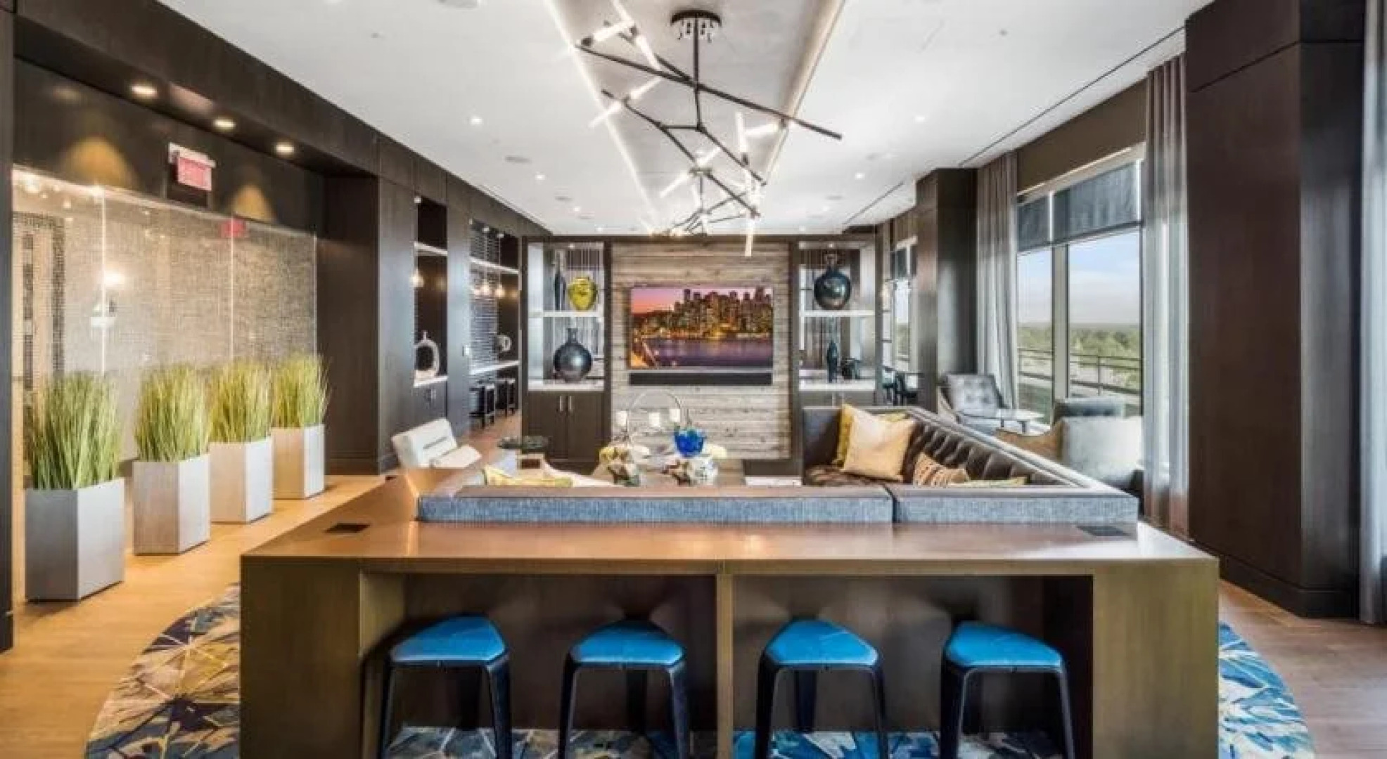 Global Luxury Suites at Woodmont Triangle South