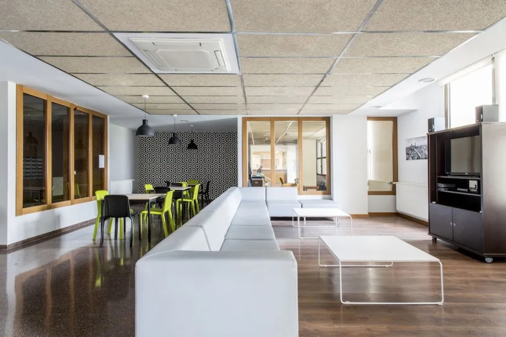 Colegio Mayor Resa Hernán Cortés - Centro Adscrito a REAJ