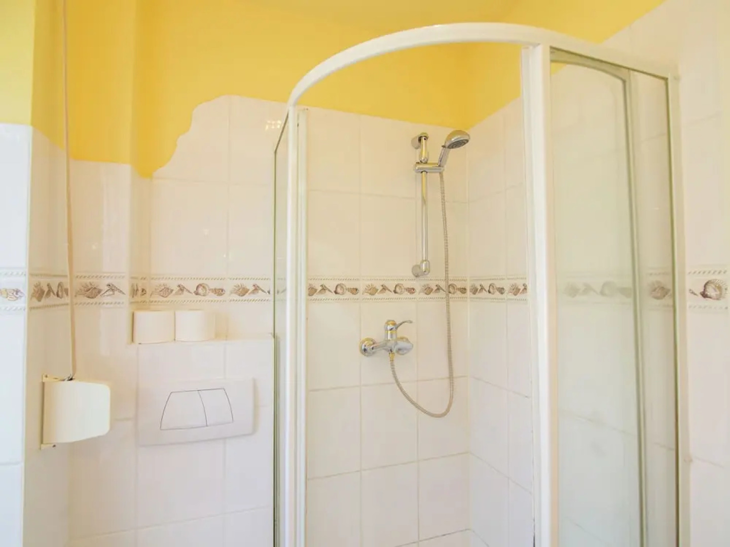 Exclusive Apartment With Large Balcony and Lake View Directly on to the Edersee