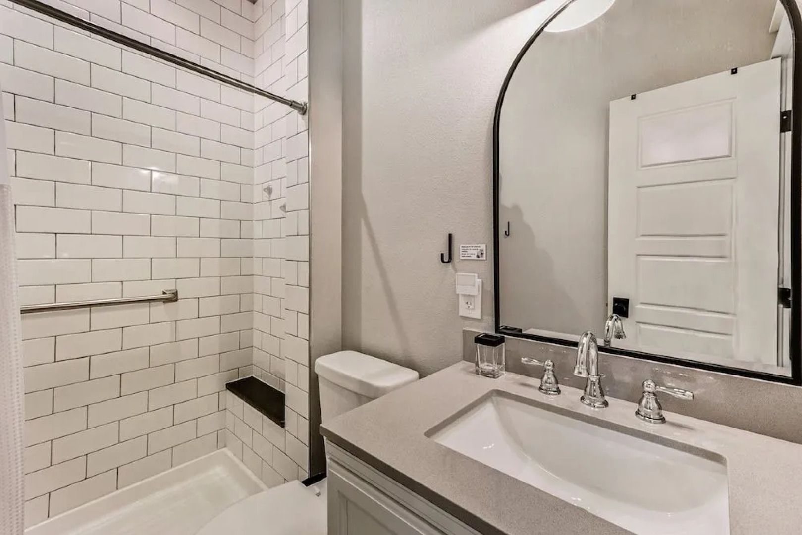 Cozy Chic Home In Downtown Loveland!