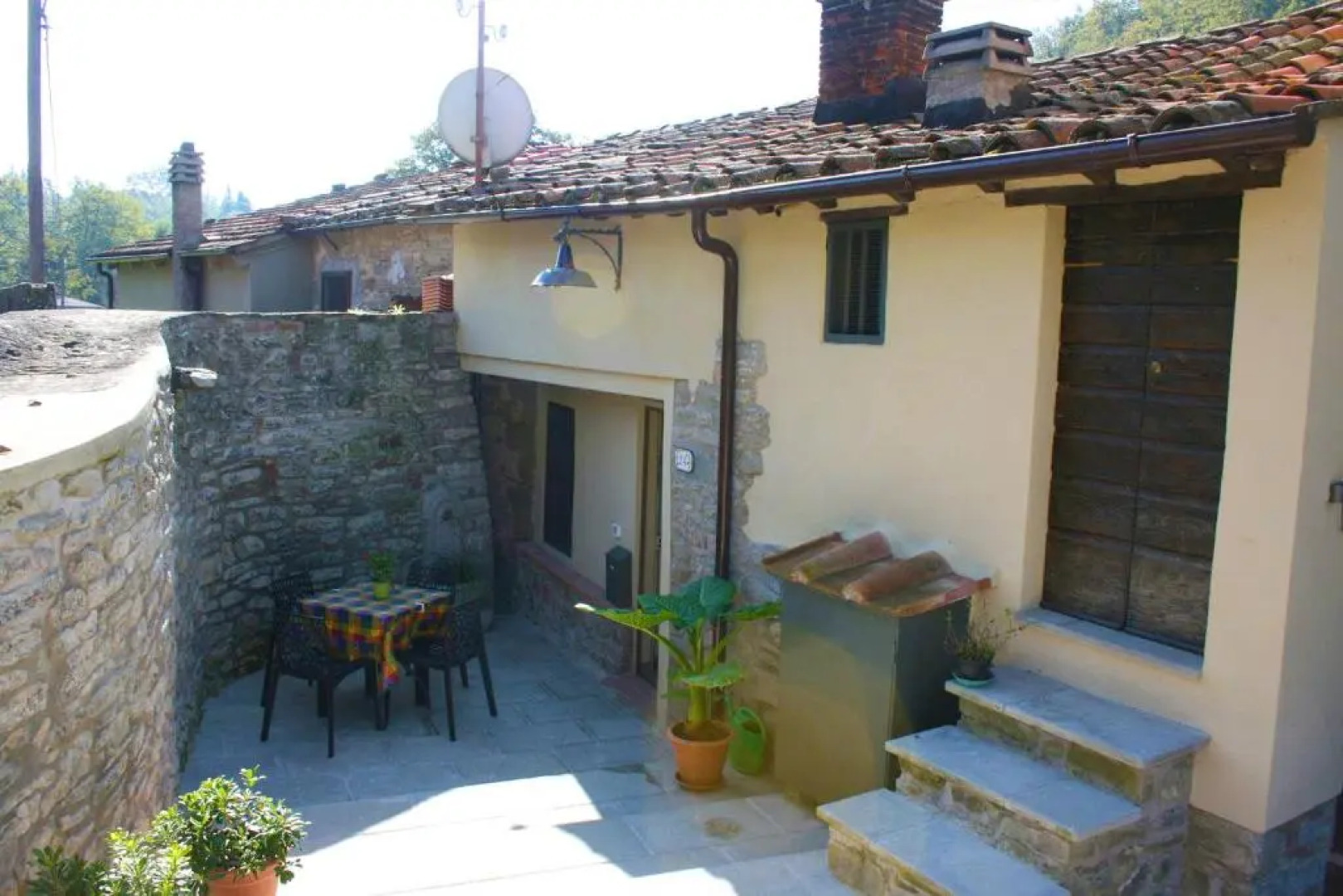 Stunning Private Villa for 4 Guests With Wifi, Private Pool, TV, Veranda, Pets Allowed and Parking