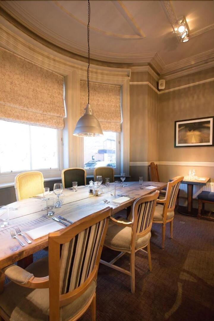 Ox Hotel Bar & Grill