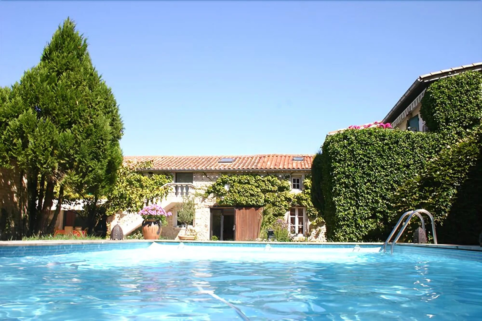 Les Hôtes du Paradis