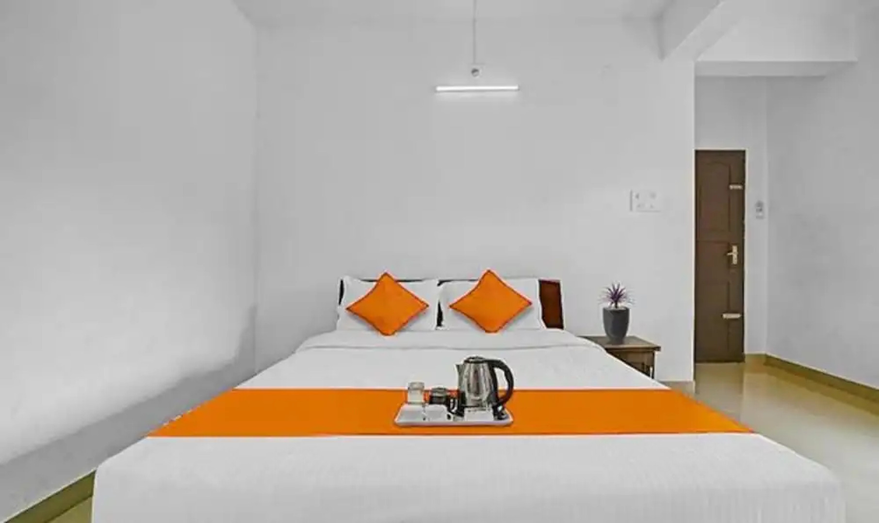 Oyo 90840 Majestic Raja Nagari