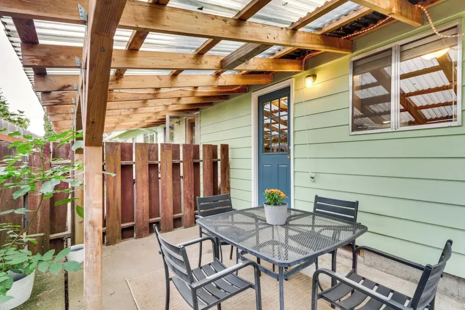 Pet-friendly Gem w/ Ping-pong Table in Oregon!