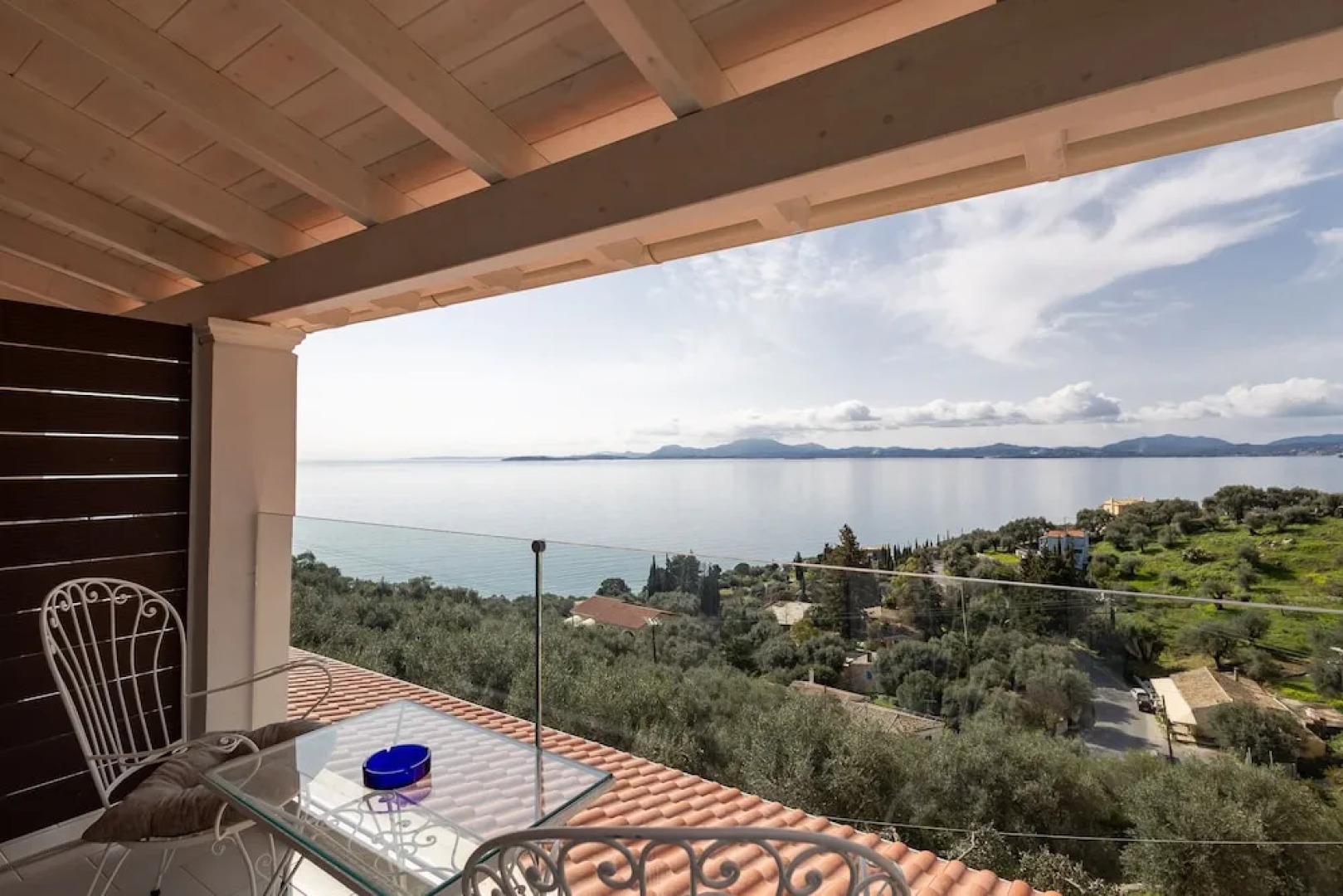 Vallia's Seaview & Stylish Apartments by Konnect, Nisaki