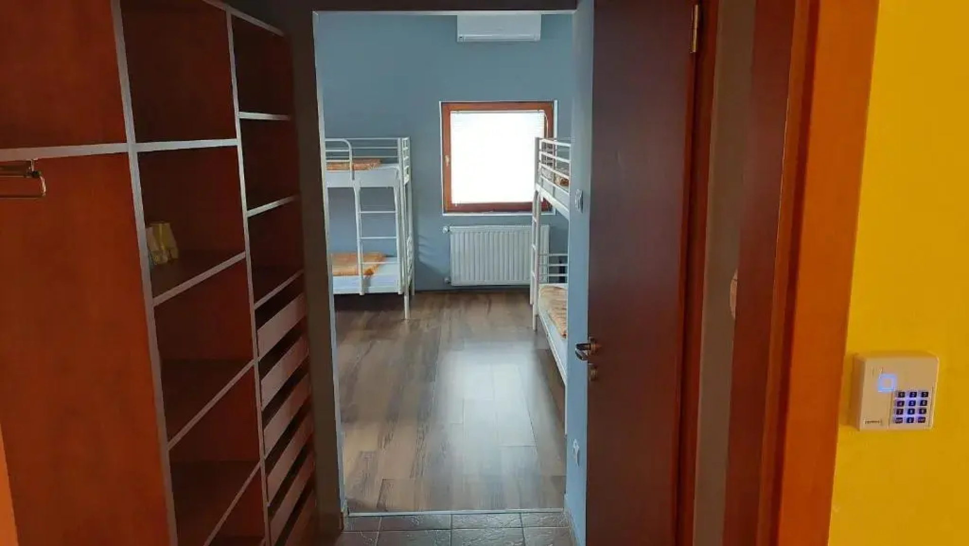 Vadgesztenye Youth Hostel