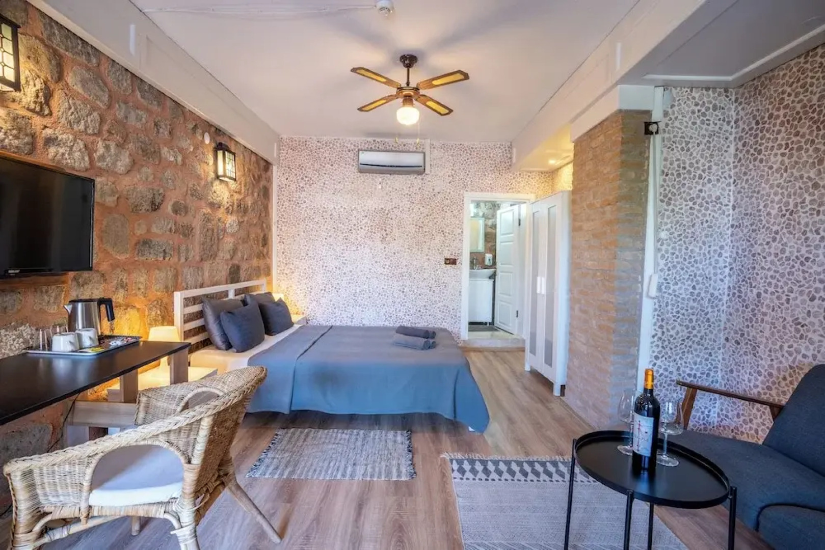 Attalos Suites Hotel