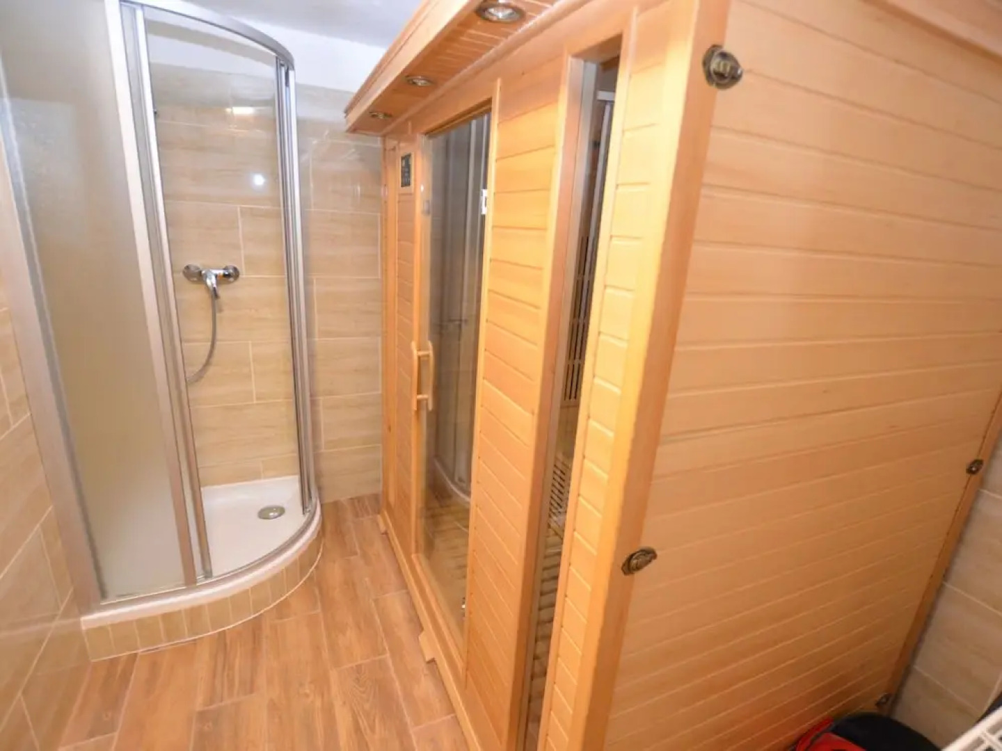 Spacious Cottage With 7 Bedrooms, 3 Bathrooms and Sauna in the Ore Mountains