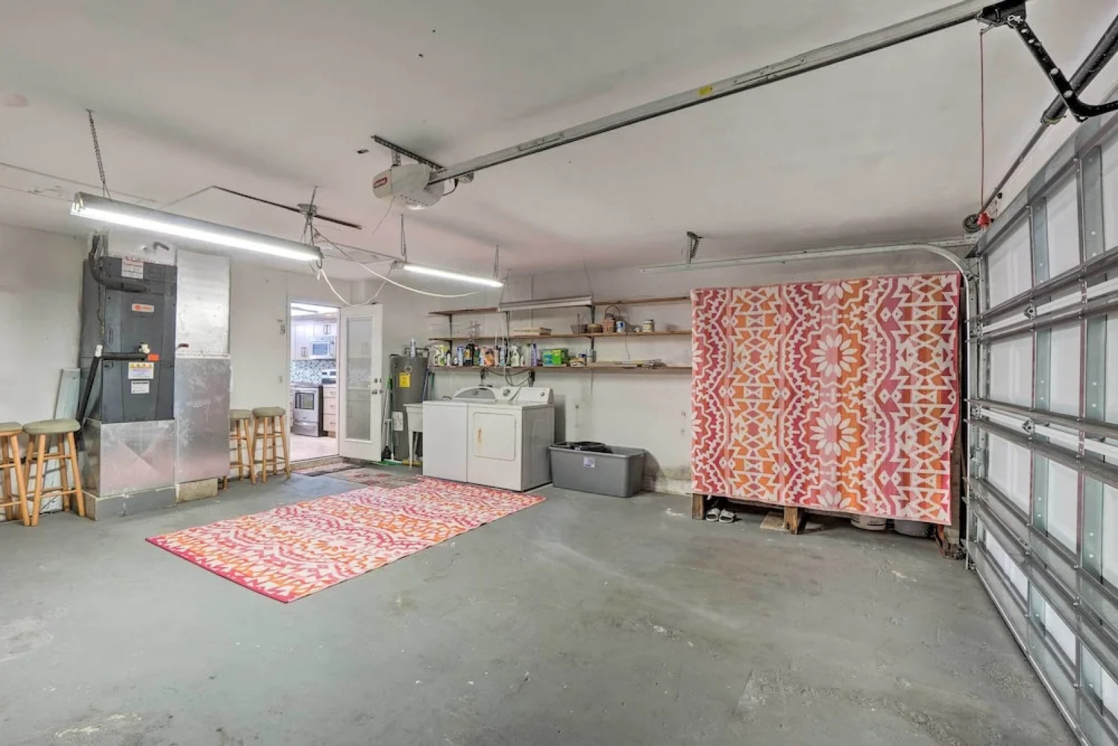 Vibrant Largo Home: Heated Pool, Lake Views!