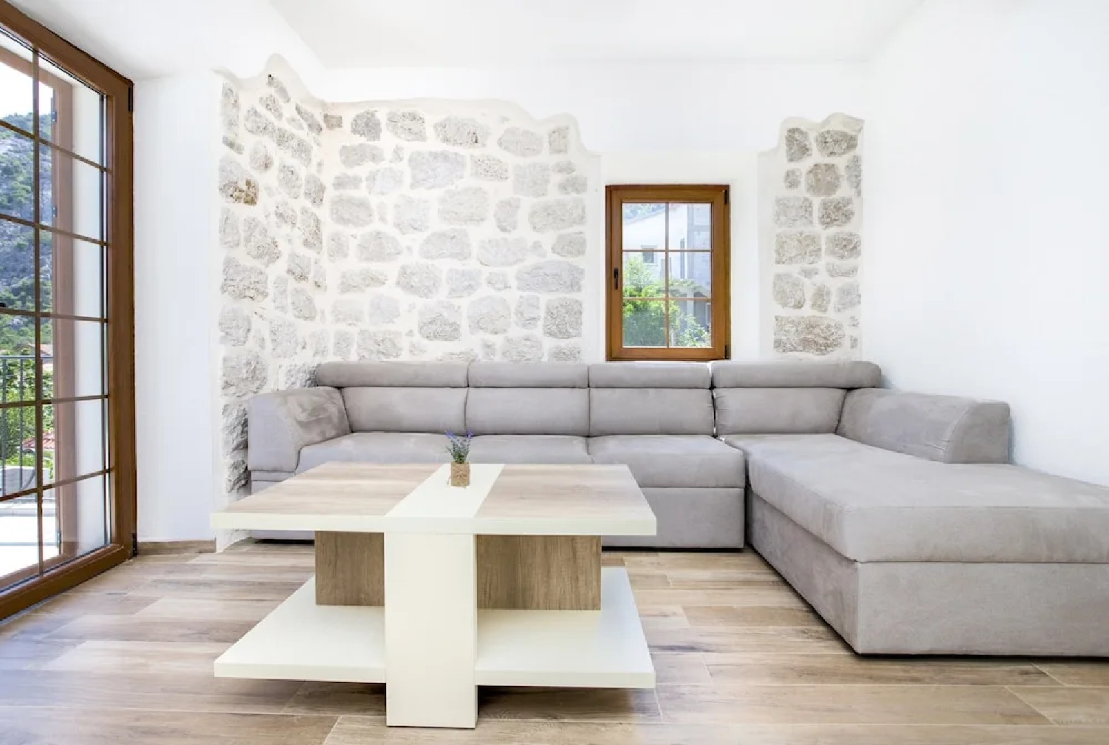 Apartments Mezini 11