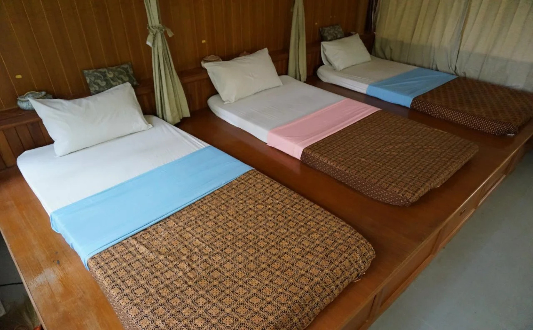 Country Lakeview Hotel