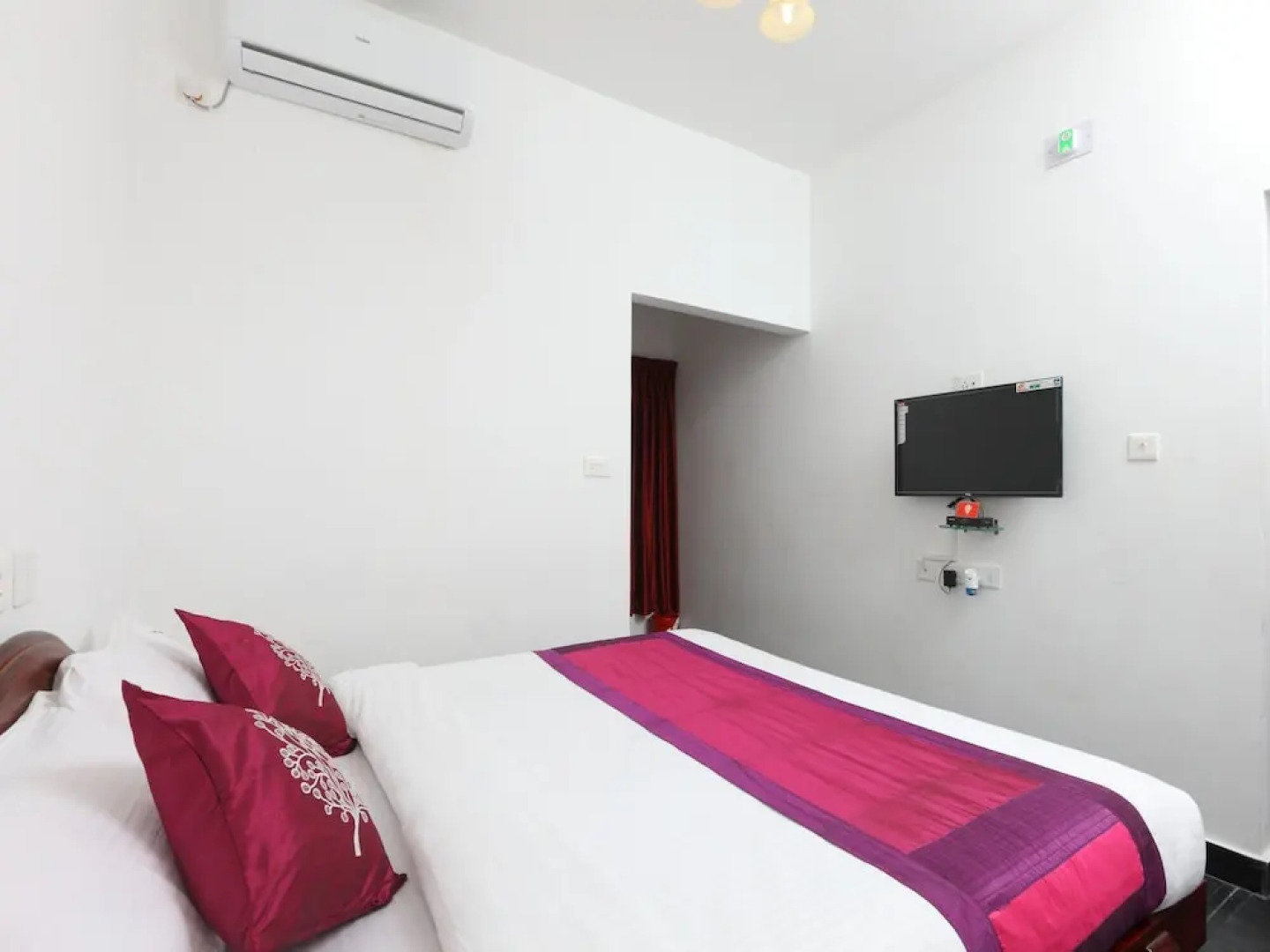 OYO 11582 Villa Triomphe