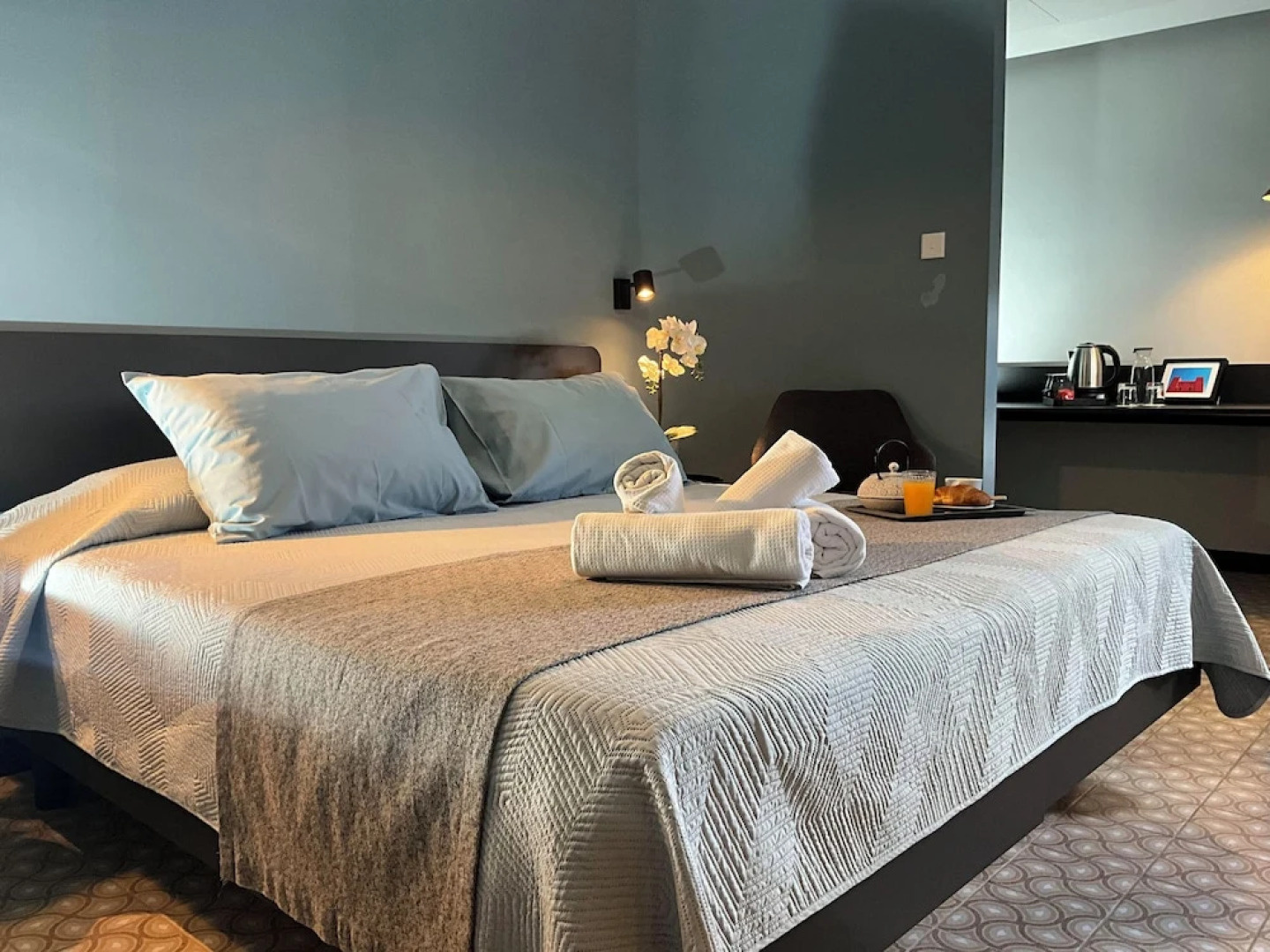 Victoria by Petit Chic