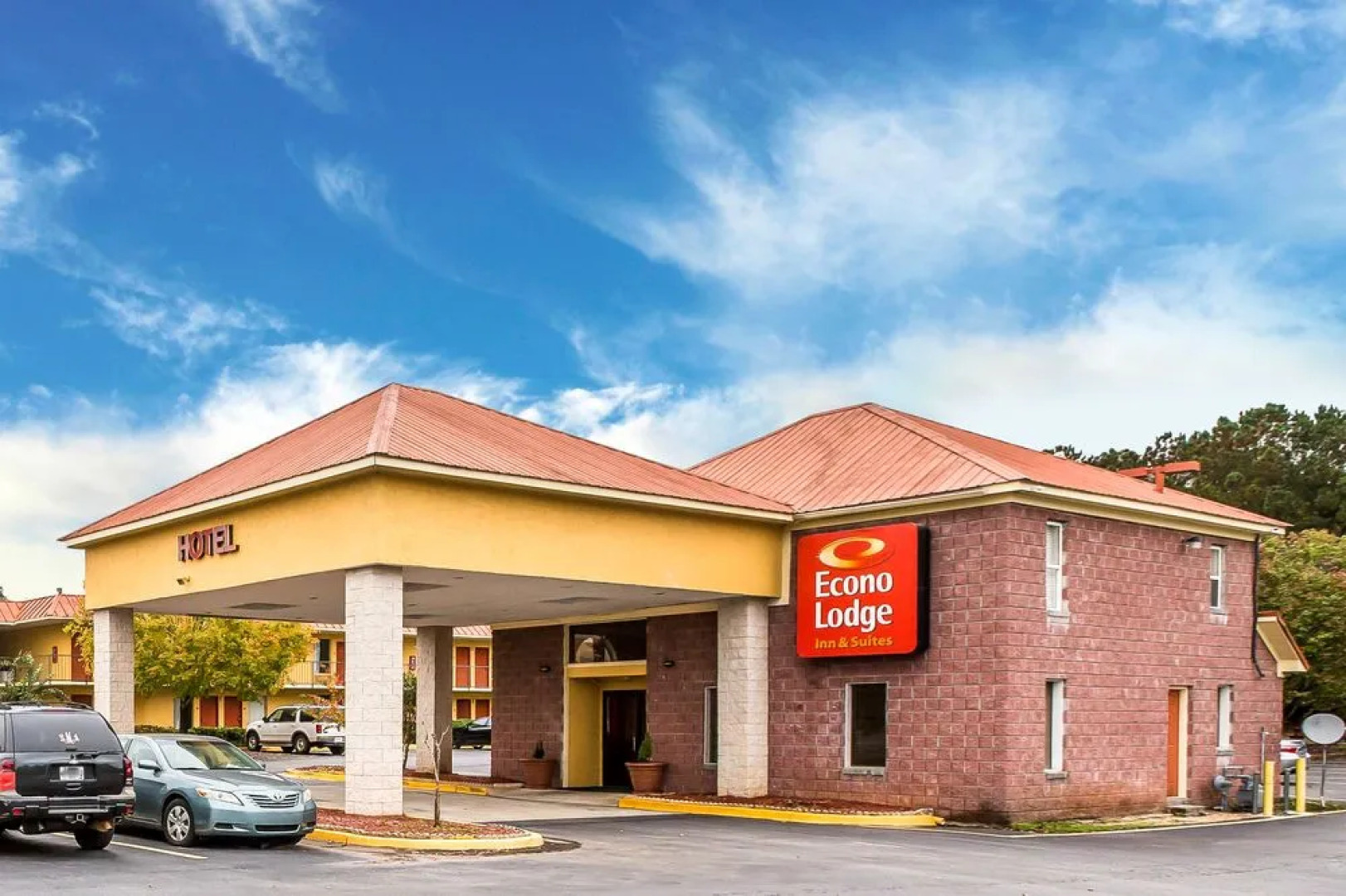 Econo Lodge Inn & Suites