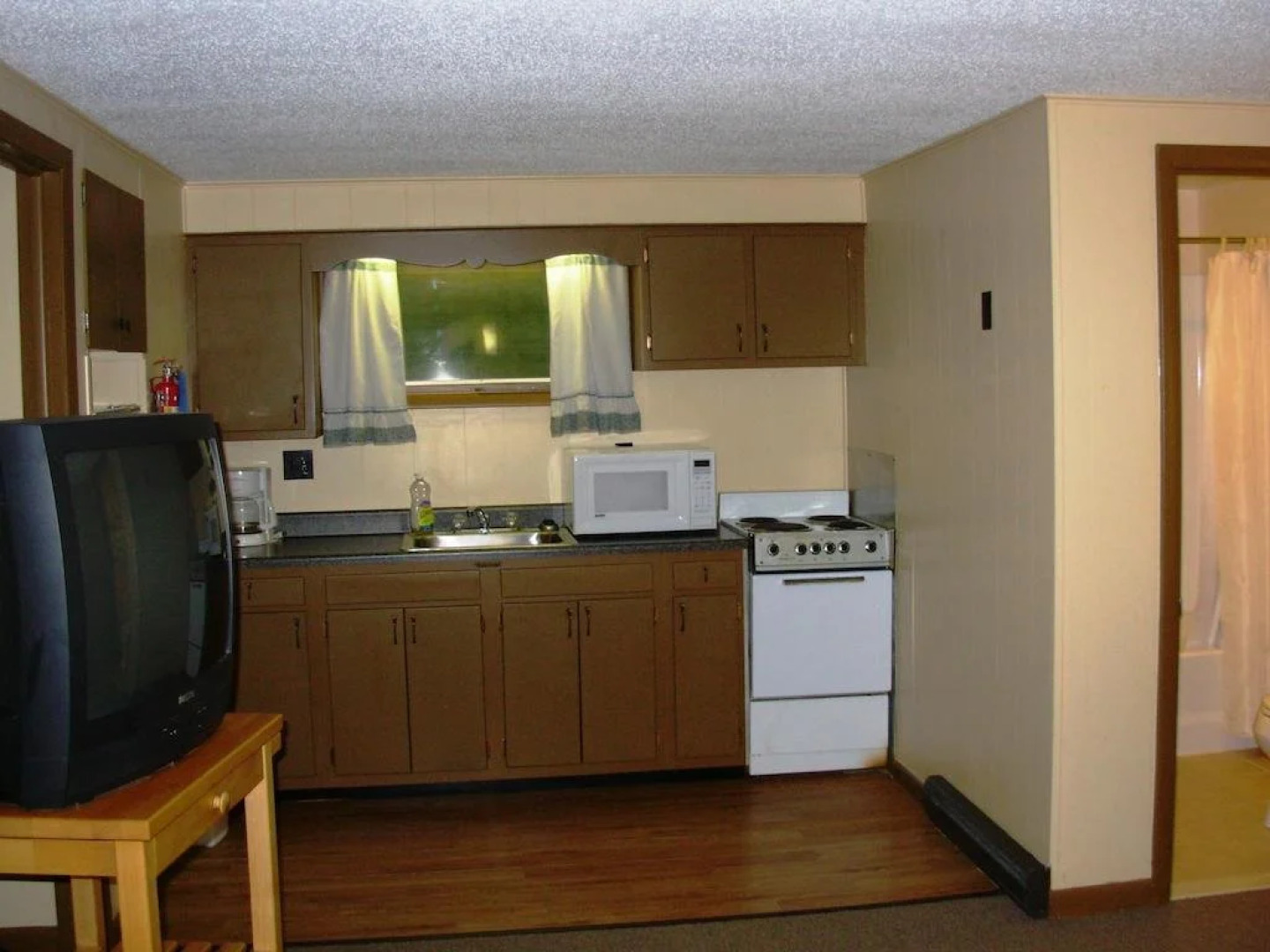 Red Carpet Inn On The Lake