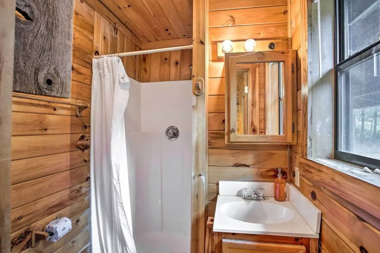 Cozy Starlight Cabin: 6 Miles to Beavers Bend!