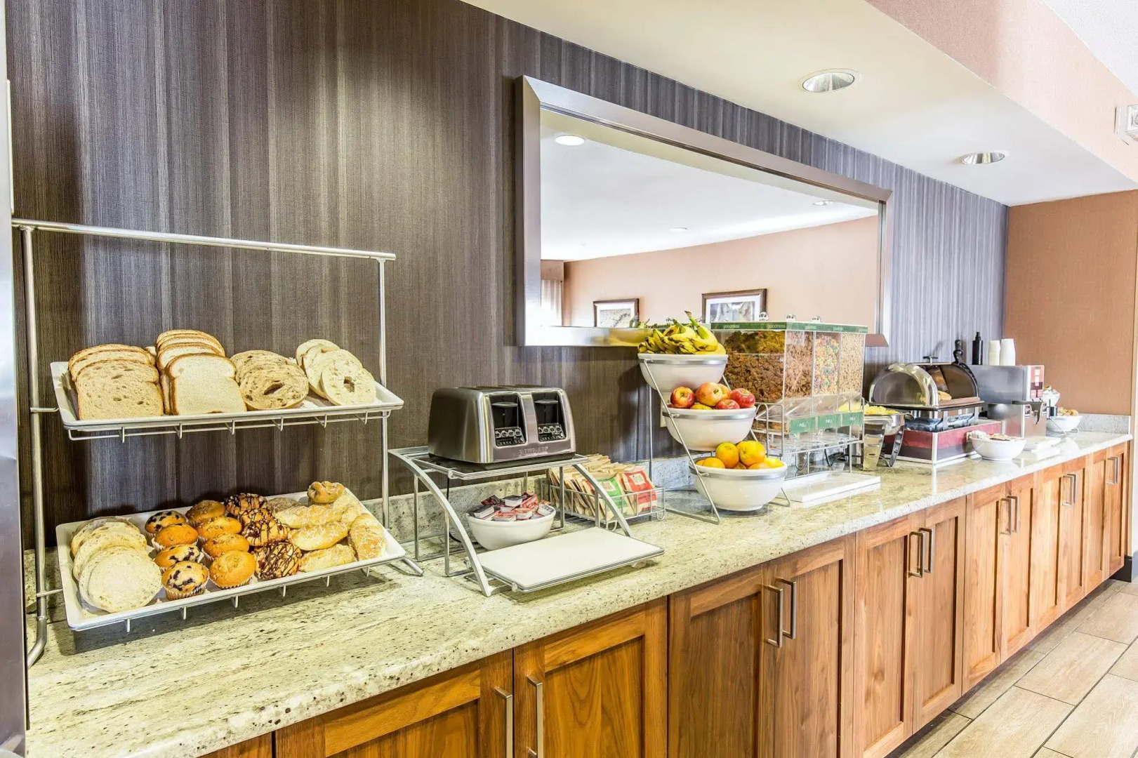 Comfort Inn & Suites Market - Airport