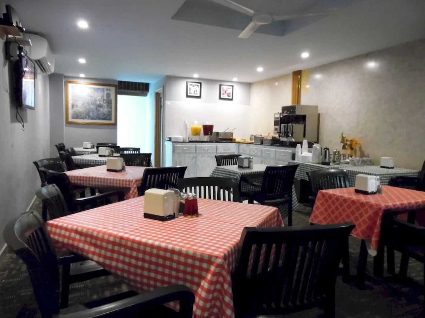 El Cantil Condominiums