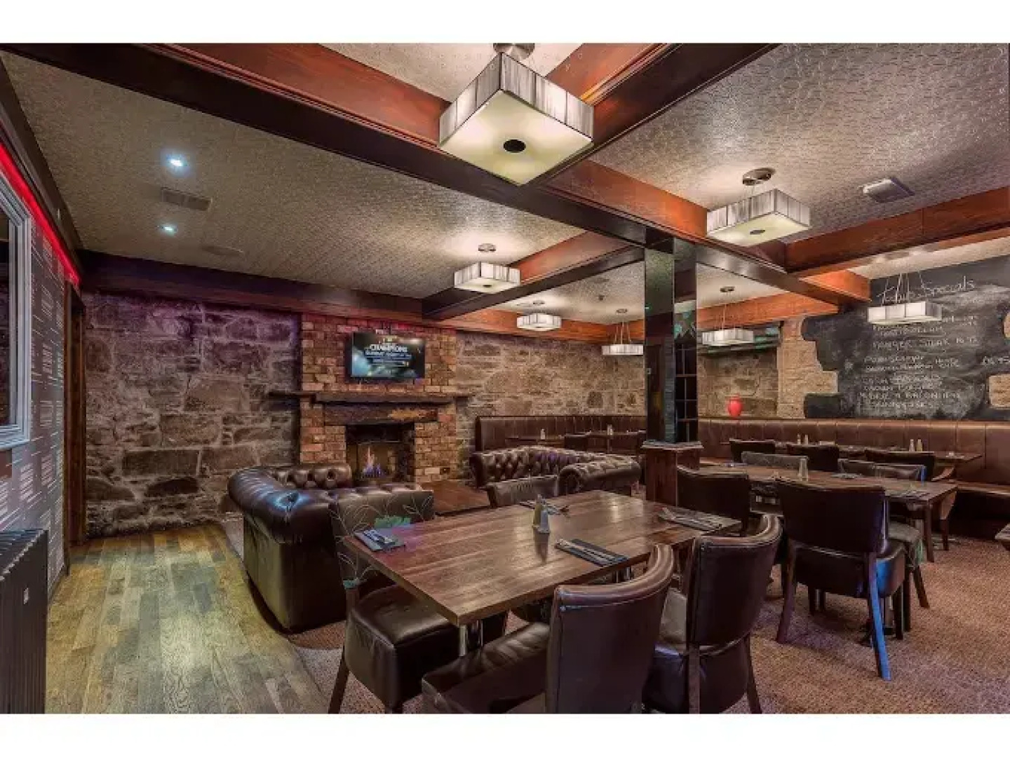 Number 44 Hotel & Bar