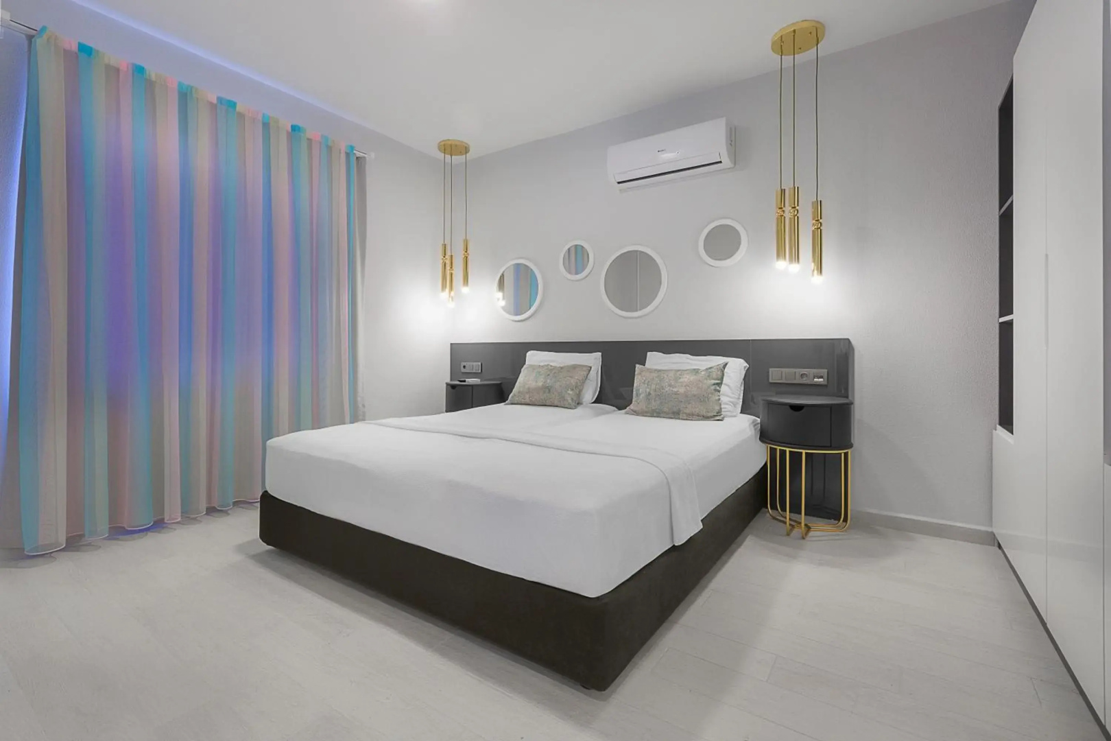 Twin Apart Hotel