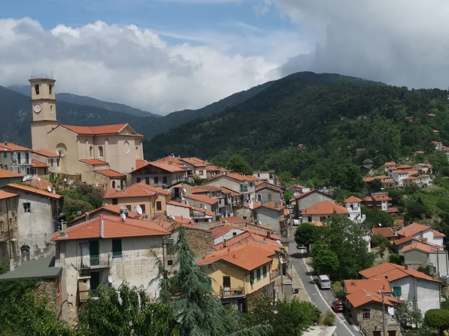 Cozy Mountain Apartment Retreat in Bajardo