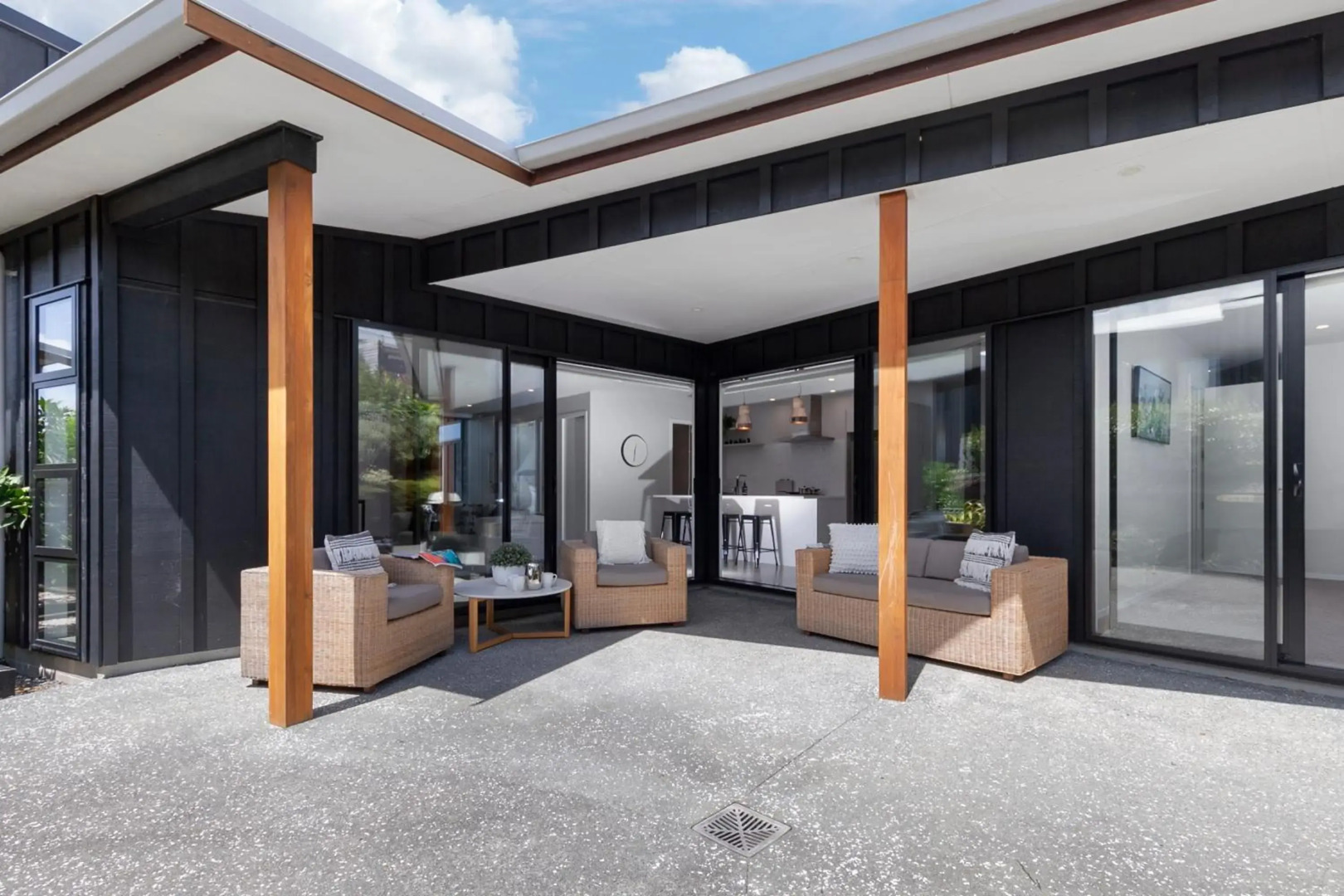 Stylish Villa Escape - Matakana Holiday Home