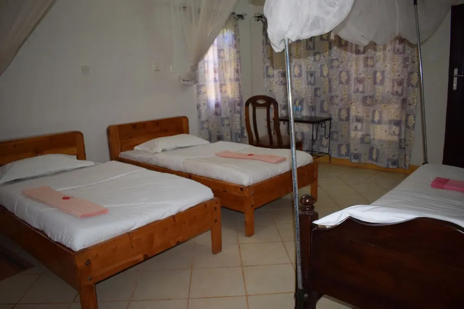 Ngorongoro Lodge & Campsite