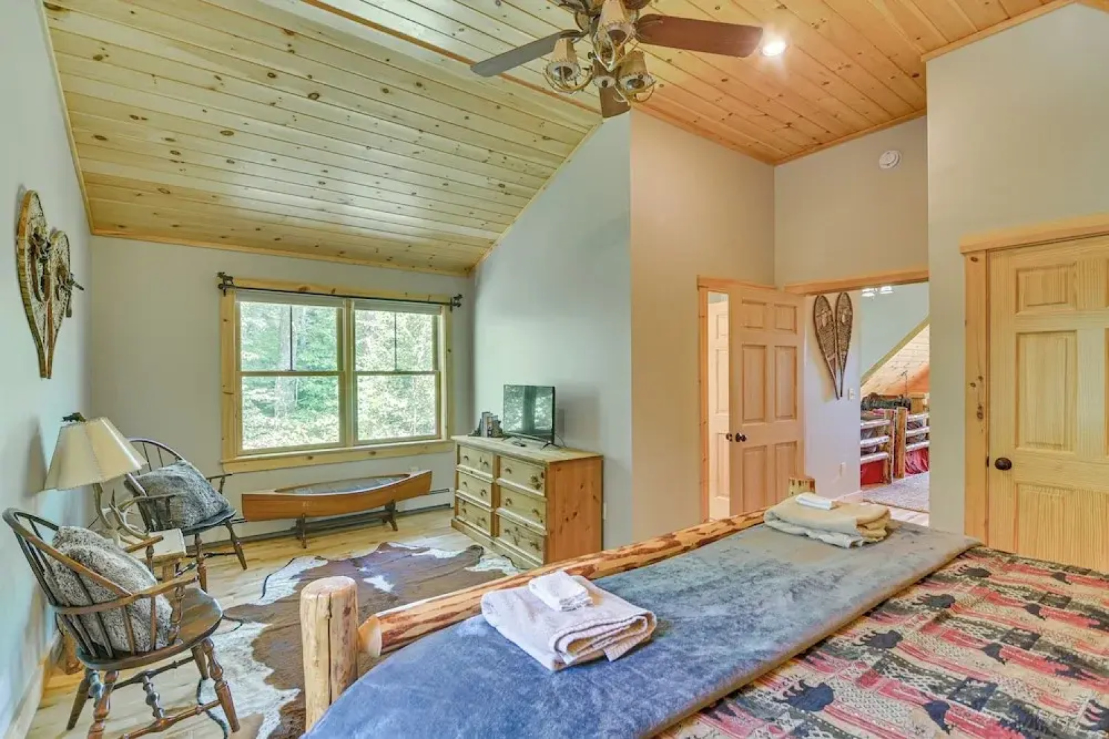 7 Mi to White Mountain NF - Woodsy Bethel Cabin!