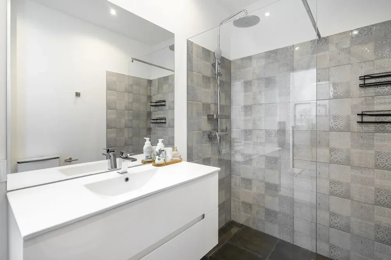 Suburban Serenity Family Home With Pool