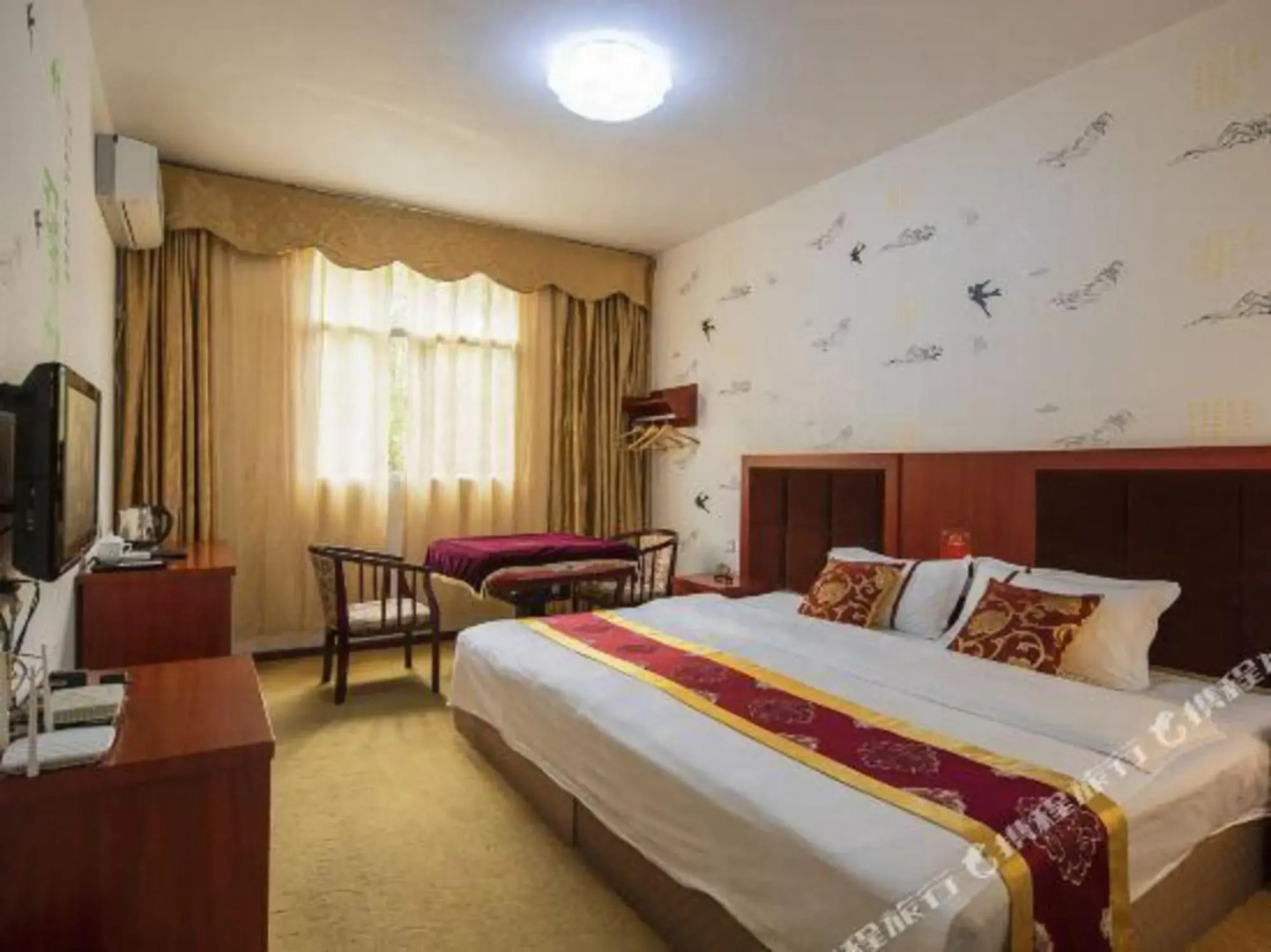 Haiwang Hongya Hot Spring Hotel