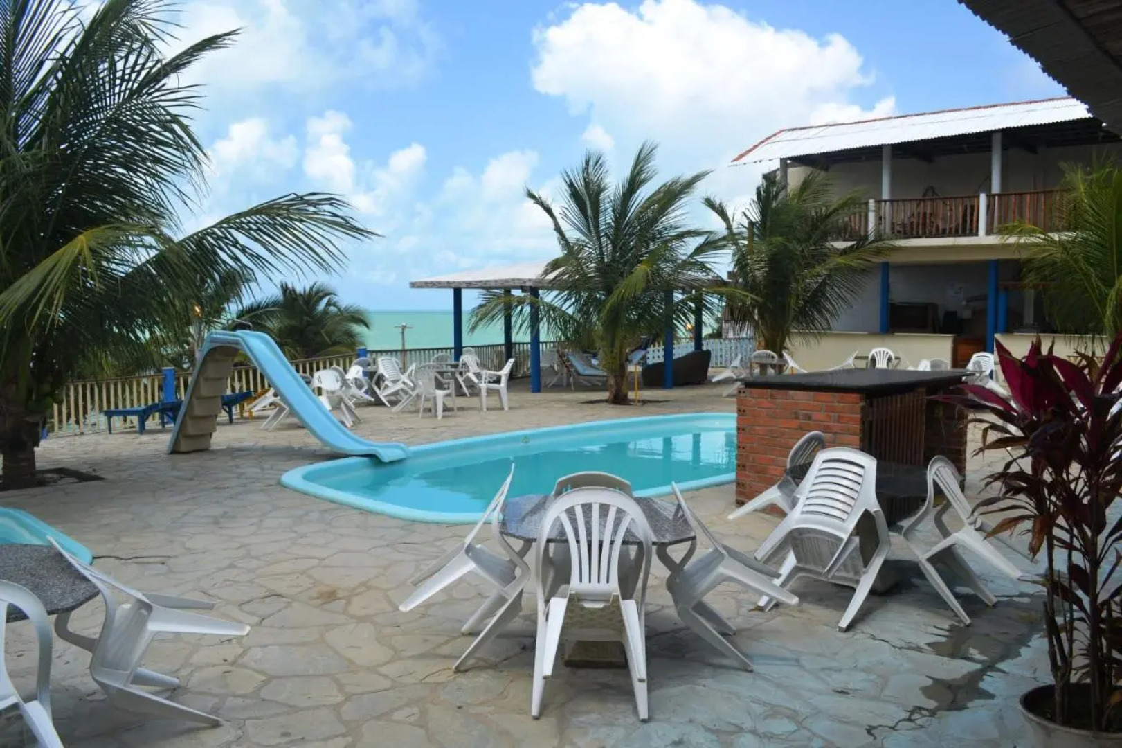 Jacuma's Lodge Hotel