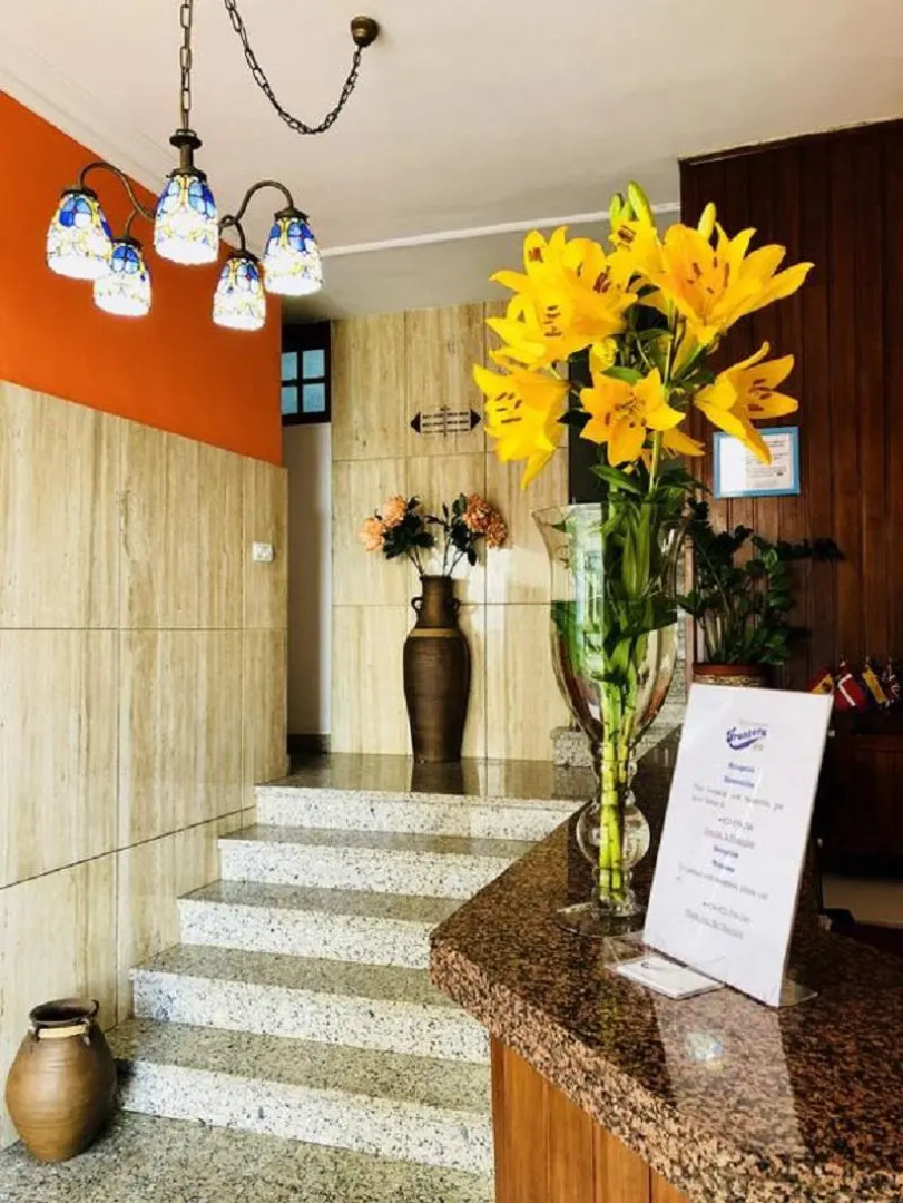 Apartamentos Frontera