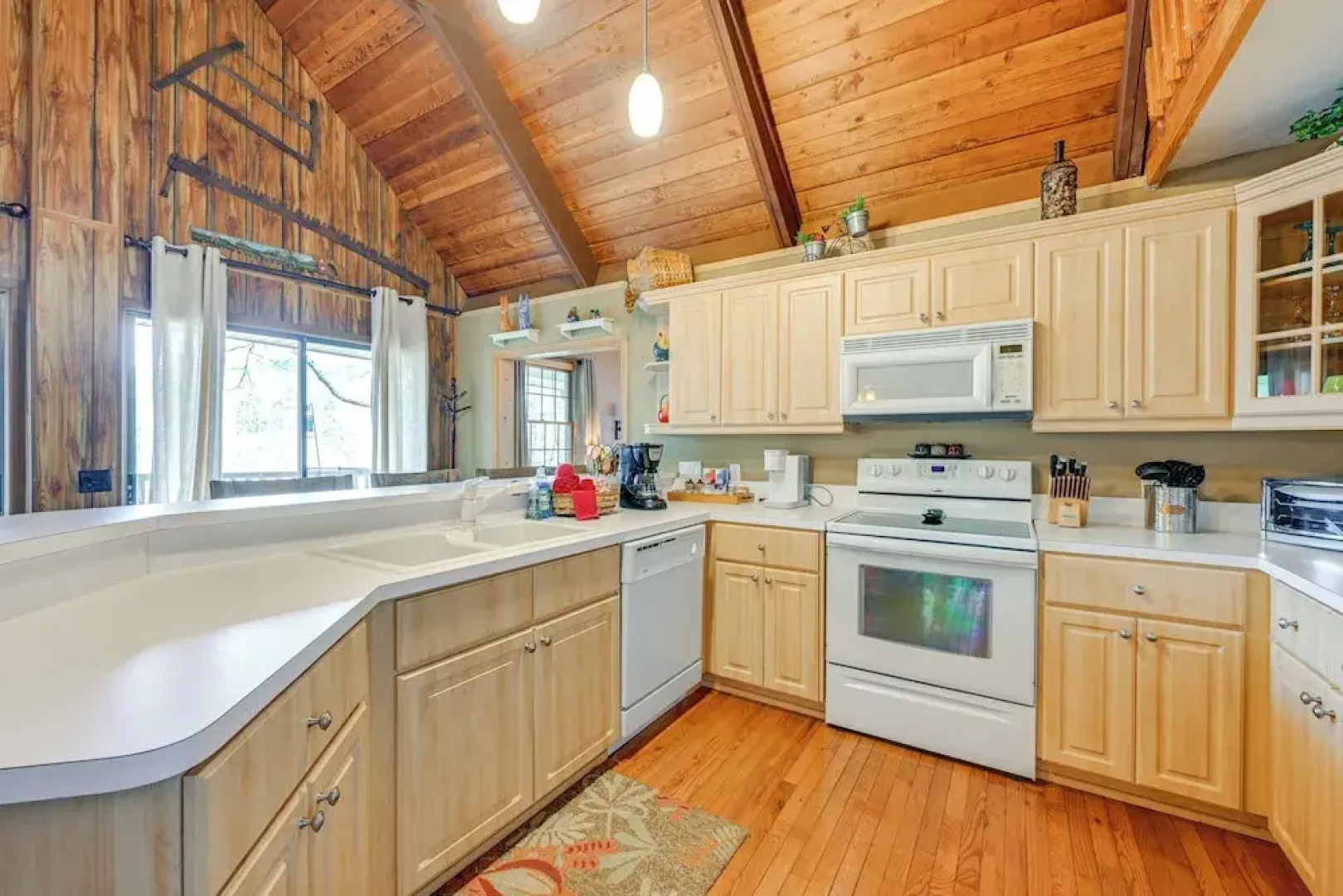 Mtn-view Home w/ Deck, Fire Pit & BBQ in Almond