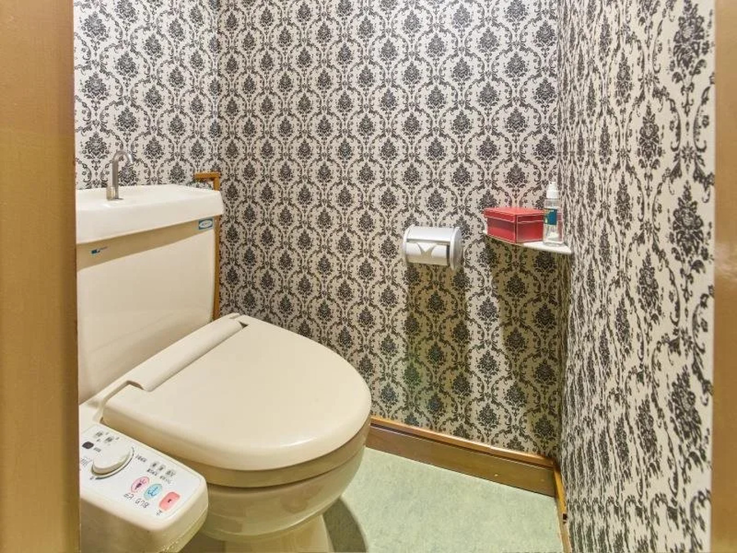 Hotel Blan Chapel Christmas Narita (Love Hotel)