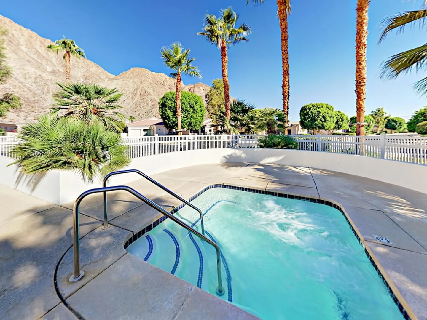 Oak Tree Condominium 3 Bedrooms 2 Bathrooms Condo