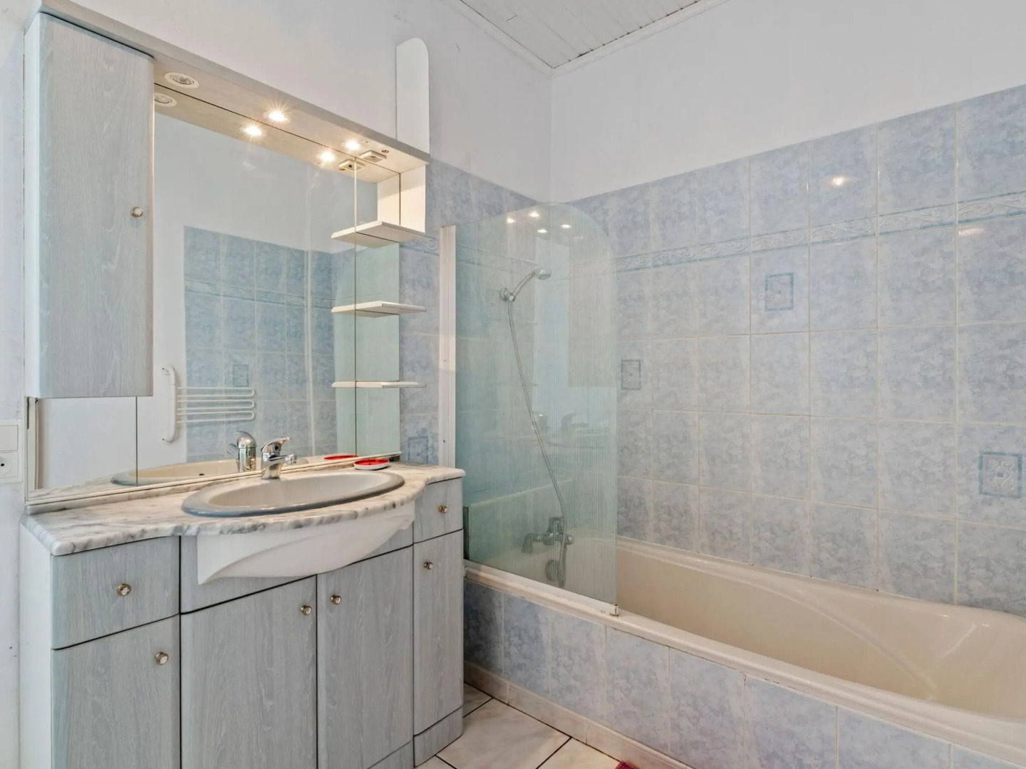 Vintage Holiday Home in Loubejac with a Private Pool